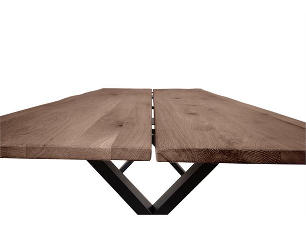 Sirdal spisebord 240X95 cm, røkt eik/kryssben 