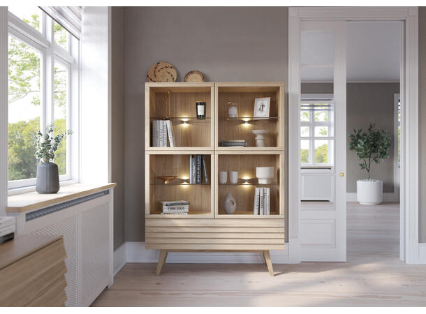 Casø 777 Høy skjenk, 124x177x40 cm Hvitpigmentert eik, skrå ben 