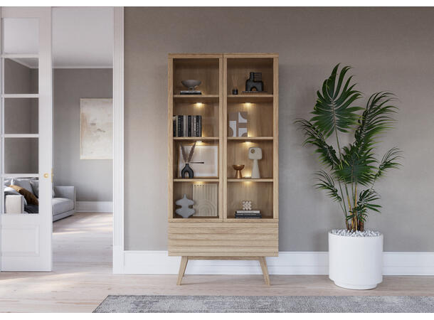 Casø 777 Vitrine,  90x195x40 cm Hvitpigmentert eik, skrå ben 