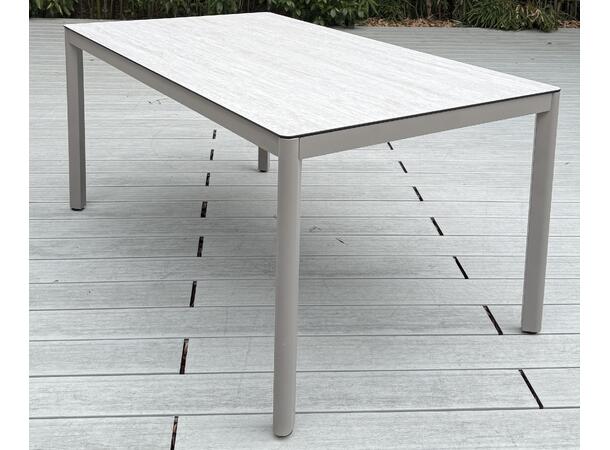 Hydra spisebord m/glasstopp 140x80 cm Champagne alu.ramme 