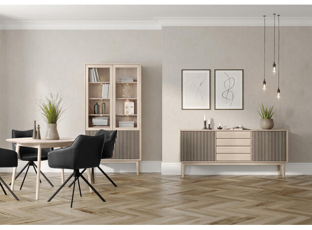 Broholm vitrine m/lameller, 100x197x40cm Hvitpigmentert eik, treben 